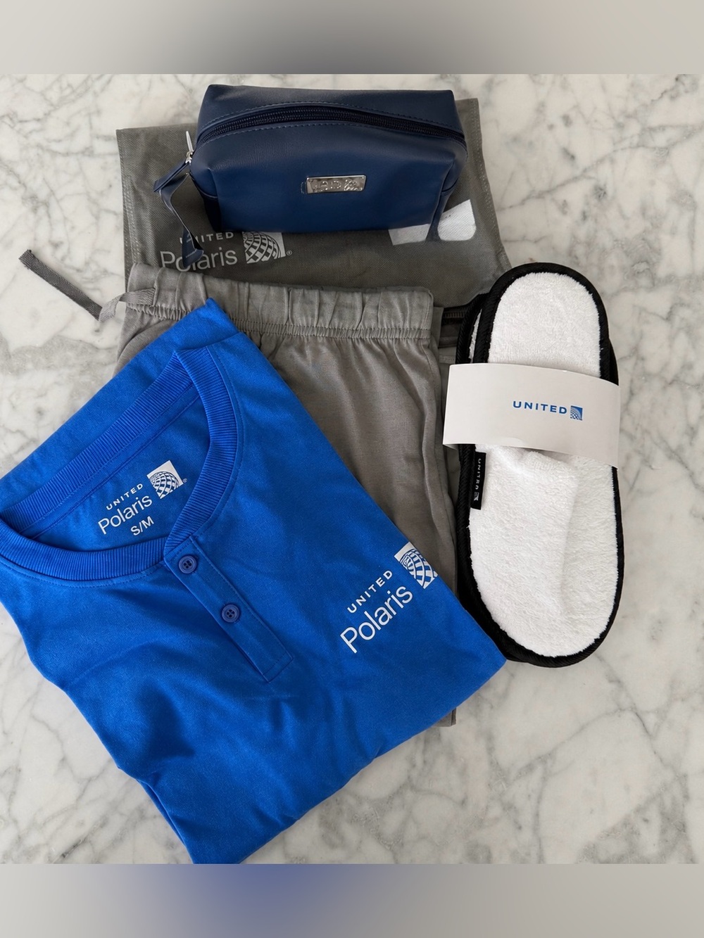 United Polaris Unisex Pajama Set S/M Slippers Amenity Kit NWT